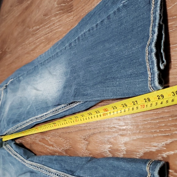 (27W/31L) Silver Jeans Co. Lola Distressed Faded Light Wash Bootcut Jeans - Picture 8 of 11